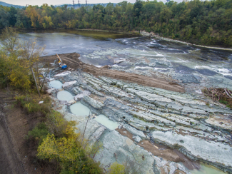 Travaux restauration continuité écologique seuil des Madeleines sur Allier ©NGE